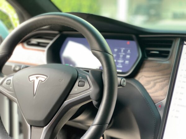 Model S / X 自駕神器 – 人體工學消光版